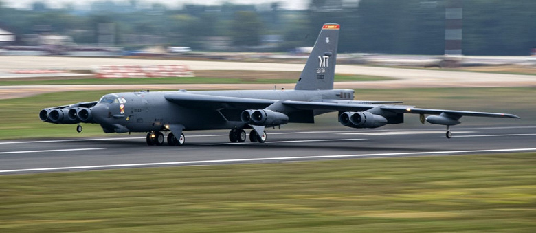 «Это наиболее важная модернизация B-52 более чем за полвека». Boeing представила первые официальные изображения модернизированного стратегического бомбардировщика B-52