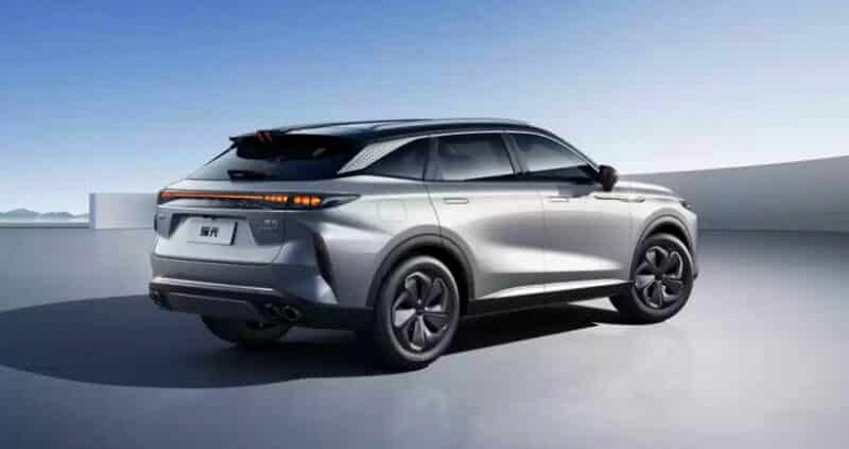 Two 12-inch screens, four-wheel drive, 261 hp and a panoramic roof in the base. Published official images of the crossover Exeed AtlantiX, which should reach Russia