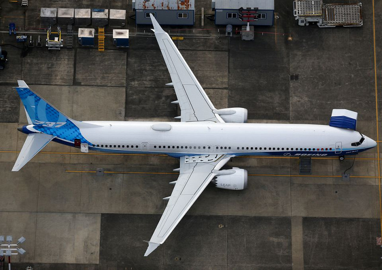 Китайский COMAC C919 уже готов к коммерческим перевозкам, а Boeing всё никак не может поднять в воздух свой 737 Max 10. Одобрение этой модели ожидается только летом 2023 года