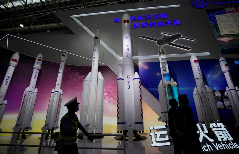 Китай успешно испытал водородно-кислородный двигатель для сверхтяжёлой ракеты-носителя «Чанчжэн-9», которая будет использоваться для запусков на Луну и на Марс