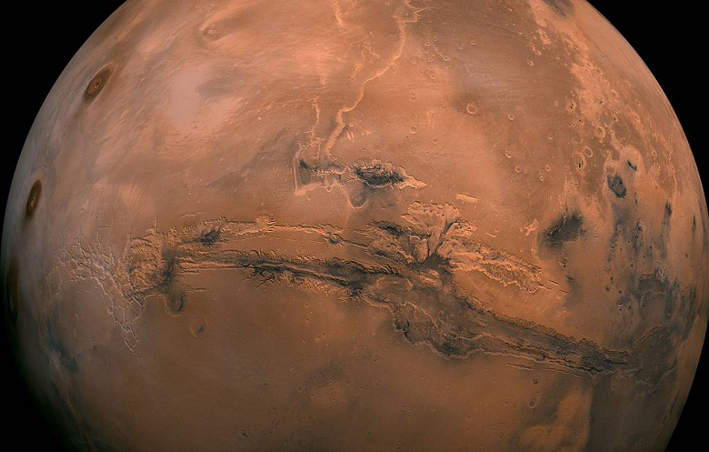 Куда делась вода с Марса? Ученые полагают, что холодная атмосфера Марса способствует испарению воды с планеты