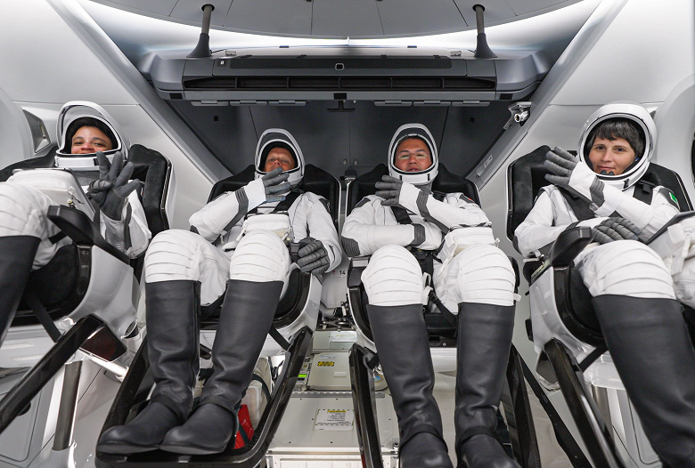 Возвращение экипажа Crew-4 с МКС на Землю отложено из-за погодных условий