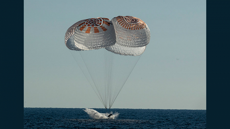 Лучше поздно, чем никогда: экипаж Crew-4 успешно вернулся с МКС на Землю