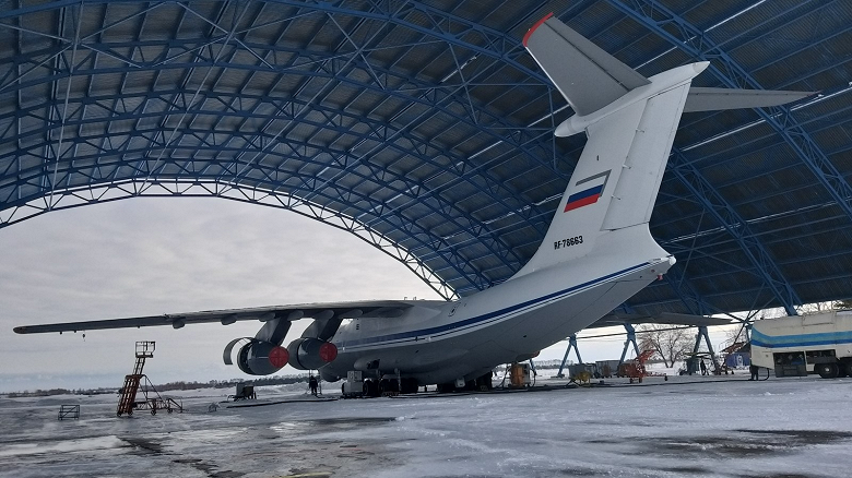 Самолёт Ил-76МД-90 сможет переносить до восьми беспилотников «Молния»