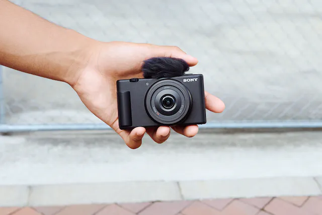 Представлена новая камера Sony ZV-1F для видеоблогеров