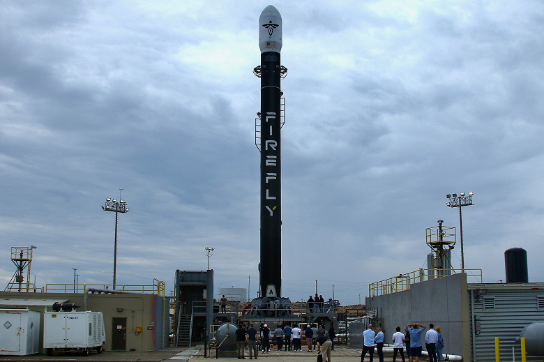 Частная космическая компания Firefly Aerospace успешно запустила ракету и вывела на орбиту несколько мини-спутников