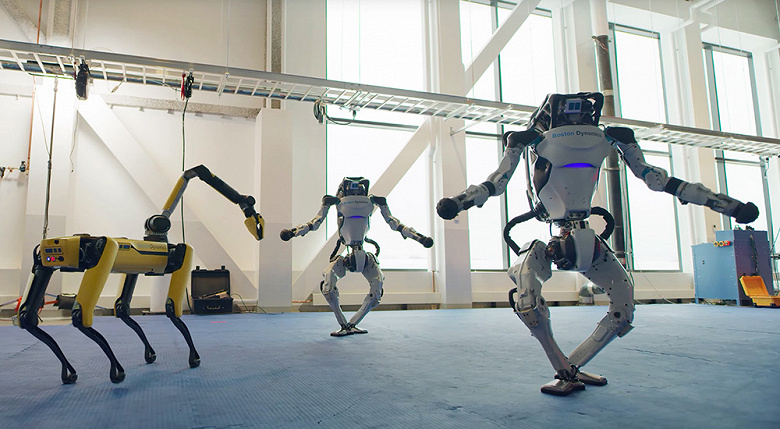 Самый известный производитель робособак и человекоподобных роботов пообещал не выпускать боевых роботов