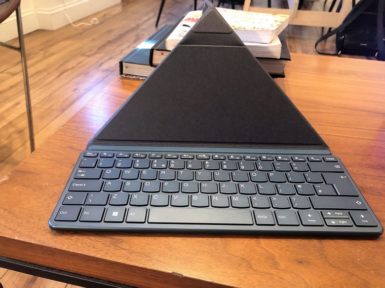 Lenovo готовит ноутбук YogaBook 9i с двумя экранами и без встроенной клавиатуры за 2100 долларов