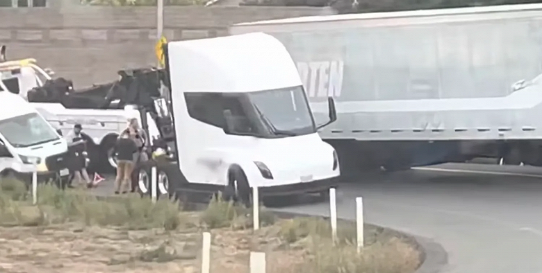 Поломанные Tesla Semi вызывают опасения по поводу надежности электрических грузовиков