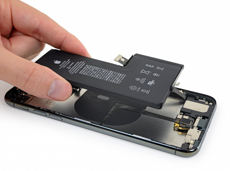 Пока Европа хочет вернуть сменные аккумуляторы, Apple повышает цену негарантийной замены этого элемента 