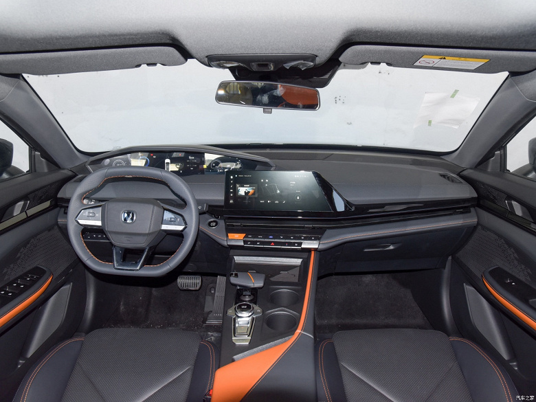 334 л.с., расход 4,95 л на 100 км и форма кузова как у Audi A7. В Китае стартовали продажи экономичного лифтбэка Changan UNI-V iDD