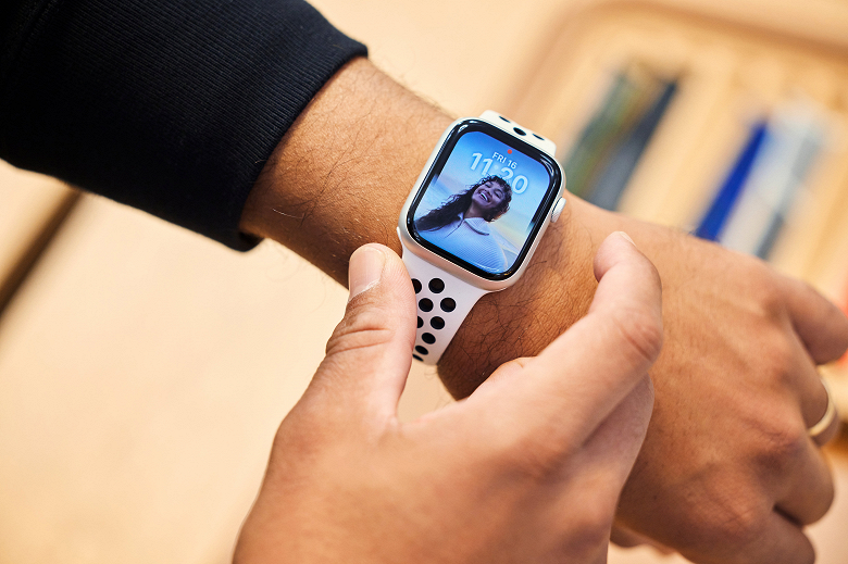 Из-за падения спроса Apple сократила заказы на iPhone, AirPods, Apple Watch и MacBook