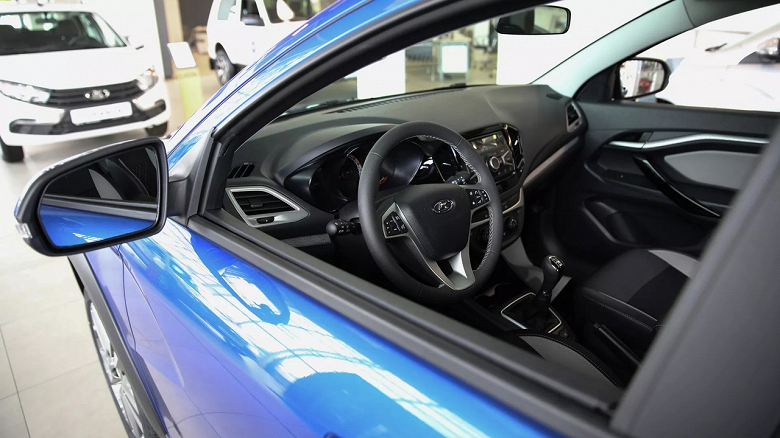 В России ожидается резкое падение автомобильного рынка: в январе они сократятся вдвое, как считают дилеры