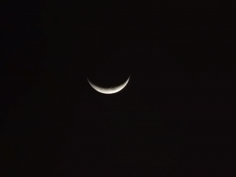Луна с 30-кратным зумом, режим ночной съёмки и примеры дневной съёмки. Появились новые фото, демонстрирующие возможности Samsung Galaxy S23 — базовой модели линейки