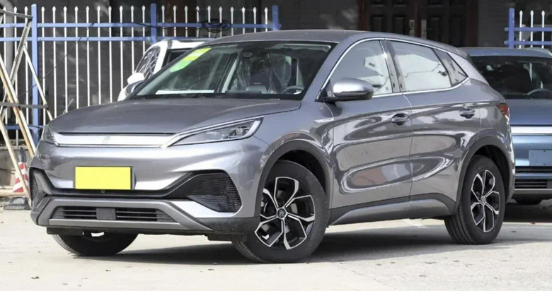 В два раза мощнее &laquo;Москвича 3е&raquo; и на 700 тыс. рублей дешевле. В России продают электрокроссовер BYD Yuan