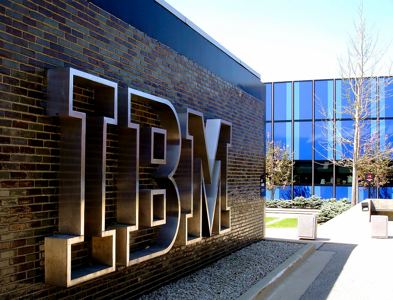IBM сокращает 3900 человек, акции компании подешевели
