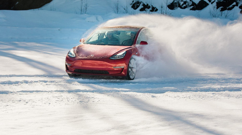 Запас хода Tesla в мороз падает на 50%, но компания не предупреждает об этом. За это её оштрафовали