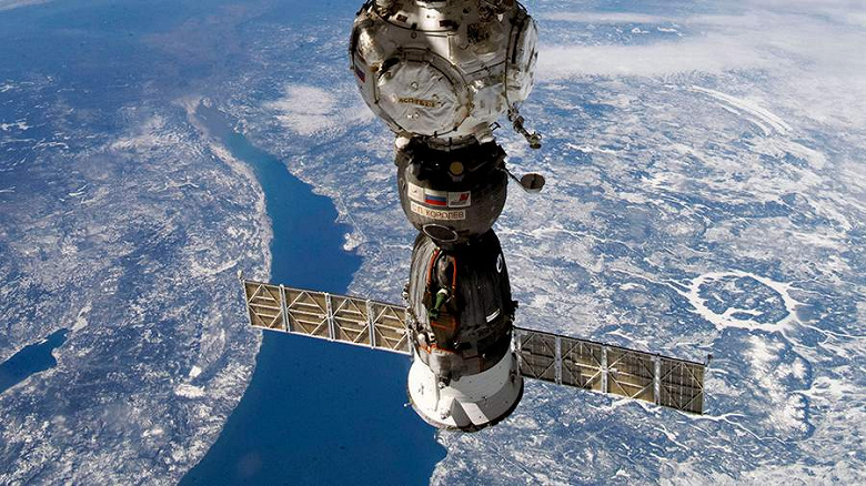 Экипаж «Союза МС-22» останется на МКС ещё несколько месяцев