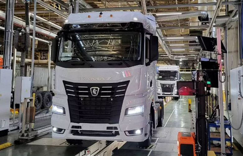 КамАЗ подготовил улучшенную версию грузовика К5. K5 Neo получил новый более экономичный 13-литровый турбодизель