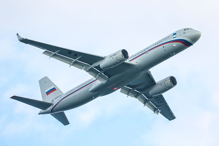 Татарстанская «ЮВТ Аэро» планирует переходить с зарубежных самолётов Bombardier CRJ200 на отечественные Ту-214 в 2024. Эти лайнеры смогут перевозить 182 пассажира на расстояние 6500 км