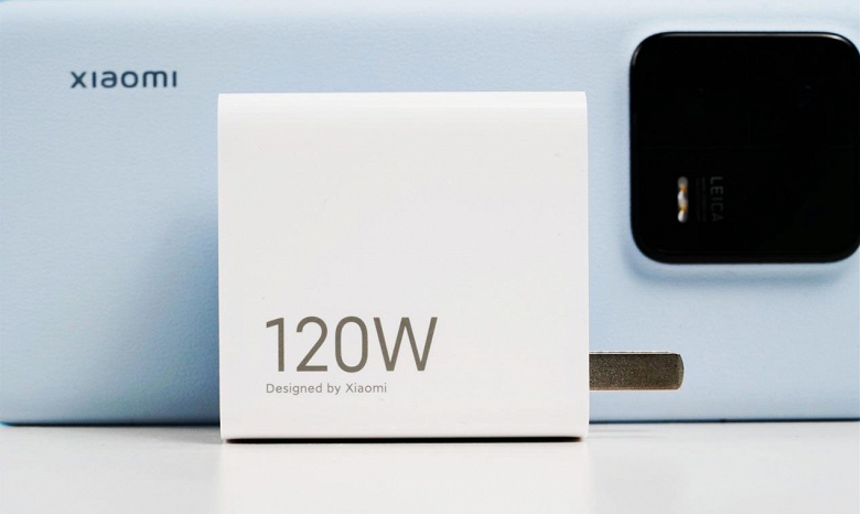 The charger is also included in the global version of Xiaomi 13 Pro, but the adapter is larger