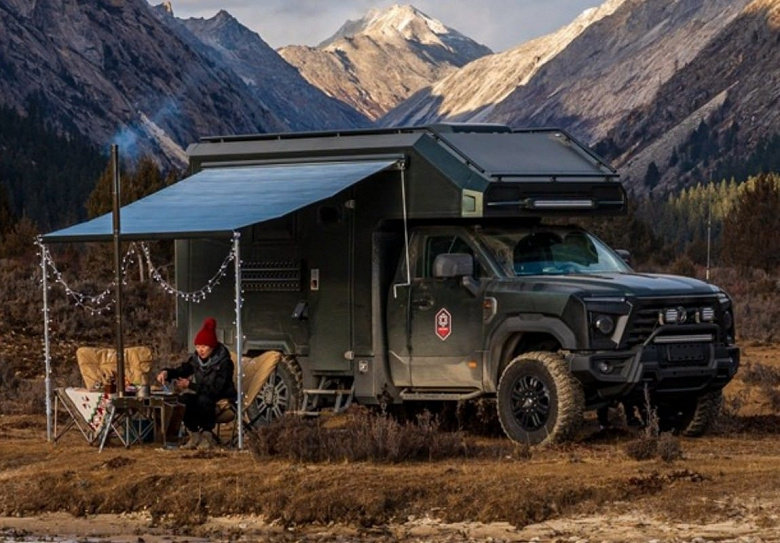 Diesel engine 6.7 liters, 320 hp, permanent four-wheel drive, two-meter bed and shower. Brutal SUV Dongfeng Warrior M20 turned into an extreme camper