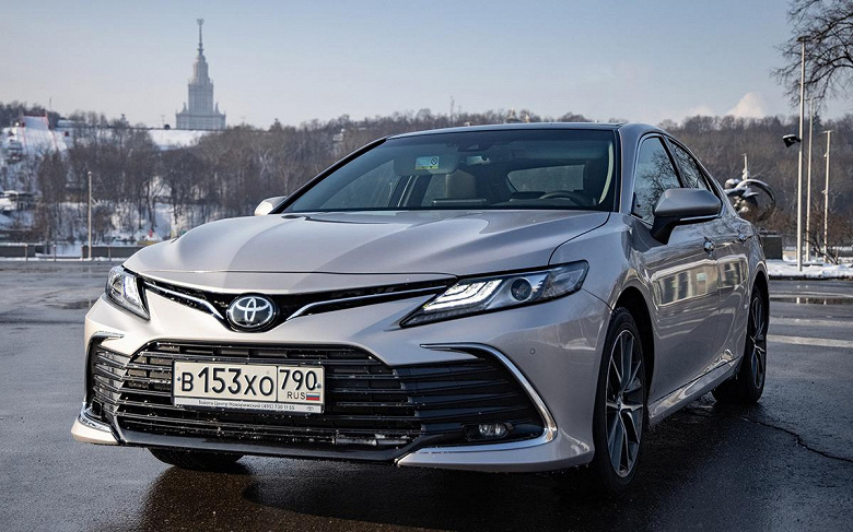 В Россию приехала партия новых Toyota Camry: они мощнее и дешевле машин российской сборки