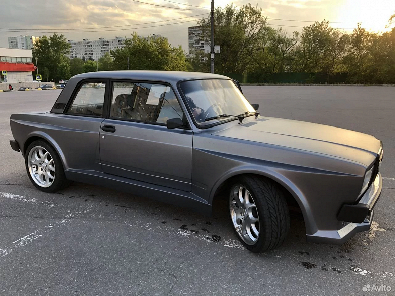 Уникальный ВАЗ-2105 на платформе Mercedes-Benz Е210 AMG 55 выставили на продажу