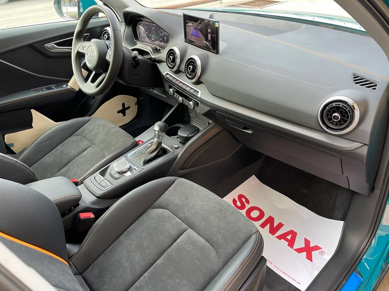 В России начались продажи Audi Q2 L e-tron