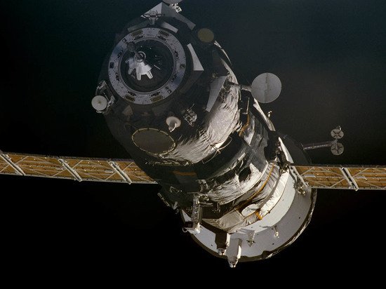 «Роскосмос» сообщил о разгерметизации контура охлаждения грузового корабля «Прогресс МС-21». Он пристыкован к МКС