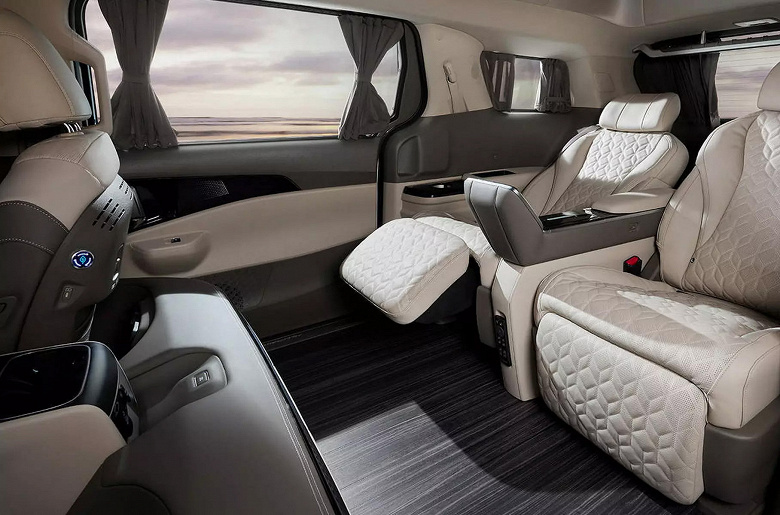Аналог Lexus LM от Kia. Новейший Kia Carnival показали в VIP-комплектации HiLimousine – тут паркетный пол, «звёздное небо» и суперкомфортные кресла