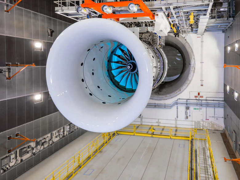 Самый большой в мире авиадвигатель прошел испытания на полной мощности. Rolls-Royce UltraFan способен генерировать тягу до 50 тонн