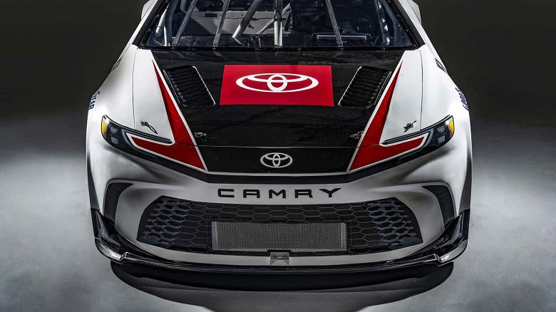 Представлена 700-сильная Toyota Camry XSE Next Gen с мотором V8