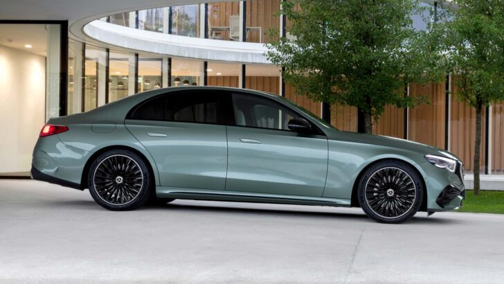В России начались продажи седанов Mercedes-Benz E-Class нового поколения