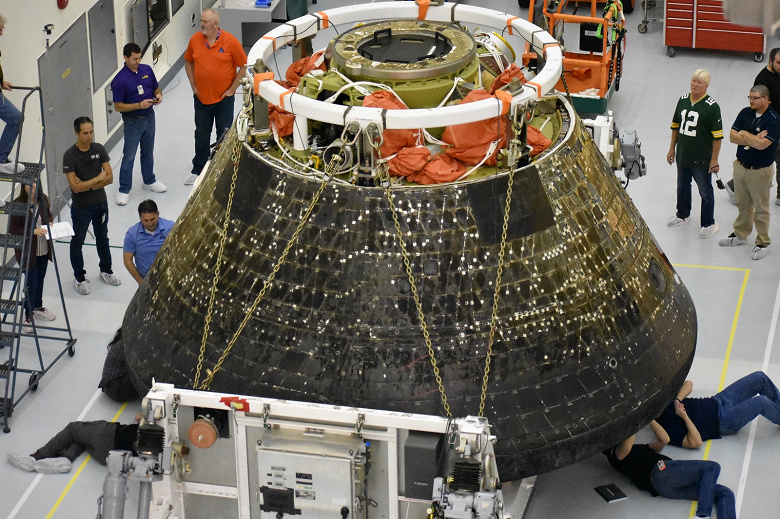 NASA продолжает расследовать причины разрушения огнеупорного экрана космического корабля Orion