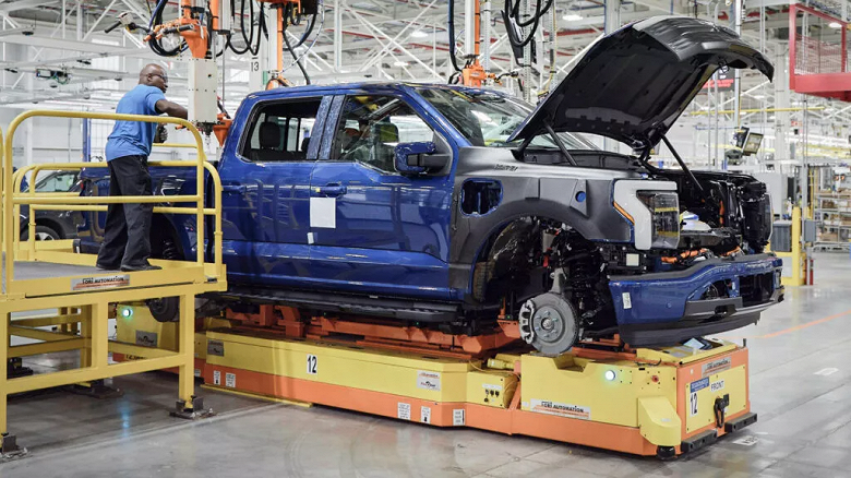 Спрос на электромобили оказался не таким, как ожидали в Ford. Компания резко сократила масштабы нового завода и численность персонала