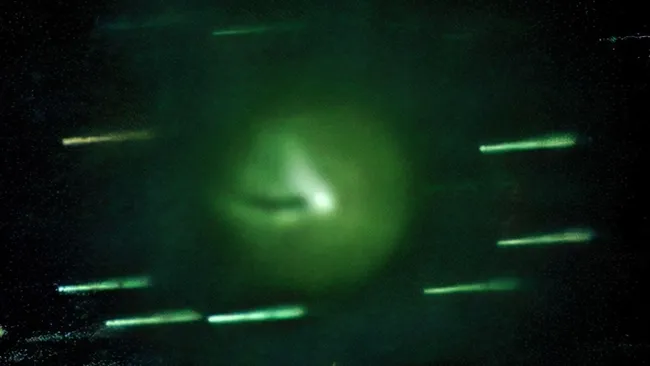 Вулканическая «дьявольская комета» потеряла «рога» и стала зелёной на пути к Земле