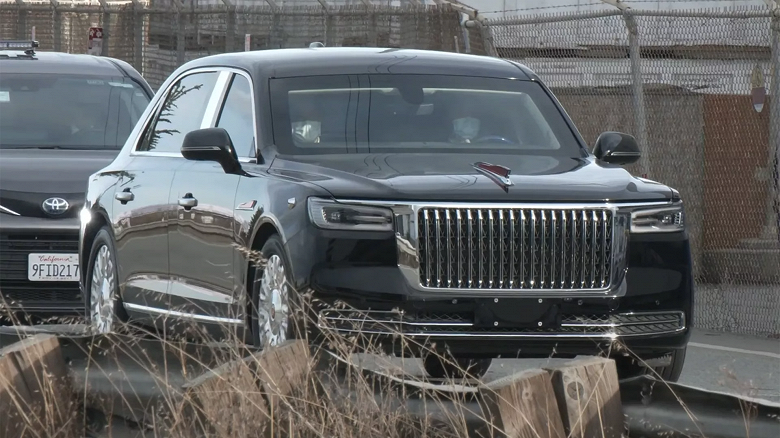 Лидер Китая привёз с собой в США два секретных лимузину Hongqi N701. Си Цзиньпин берёт такие машины в поездки по всему миру