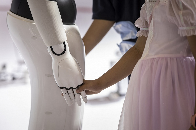 Китай собирается массово выпускать человекоподобных роботов к 2025 году