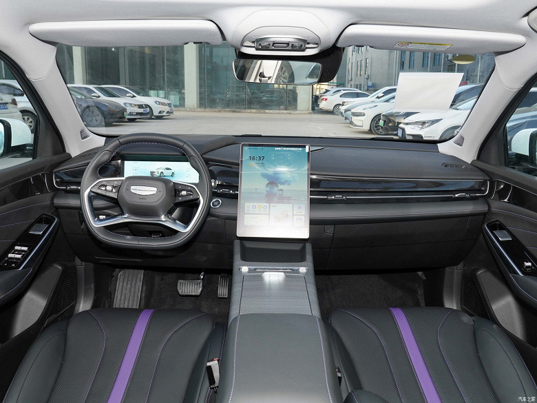 Конкурент Toyota Camry на платформе Volvo вышел на рынок Китая. Geely Preface L получил три мотора суммарной мощностью 380 л.с., экран 2К и трехступенчатую трансмиссию