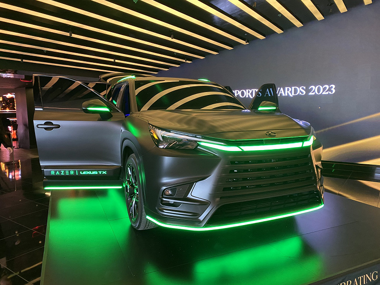 Представлен геймерский Lexus TX: c RGB-подсветкой, мощной акустикой и парой больших мониторов в салоне