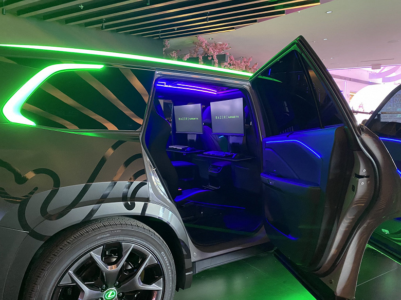 Представлен геймерский Lexus TX: c RGB-подсветкой, мощной акустикой и парой больших мониторов в салоне