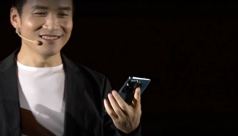 Глава OnePlus показал OnePlus 12 до анонса и назвал любимые смартфоны