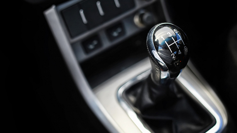 АвтоВАЗ анонсировал новую шестиступенчатую механическую коробку передач для Lada. Названы сроки