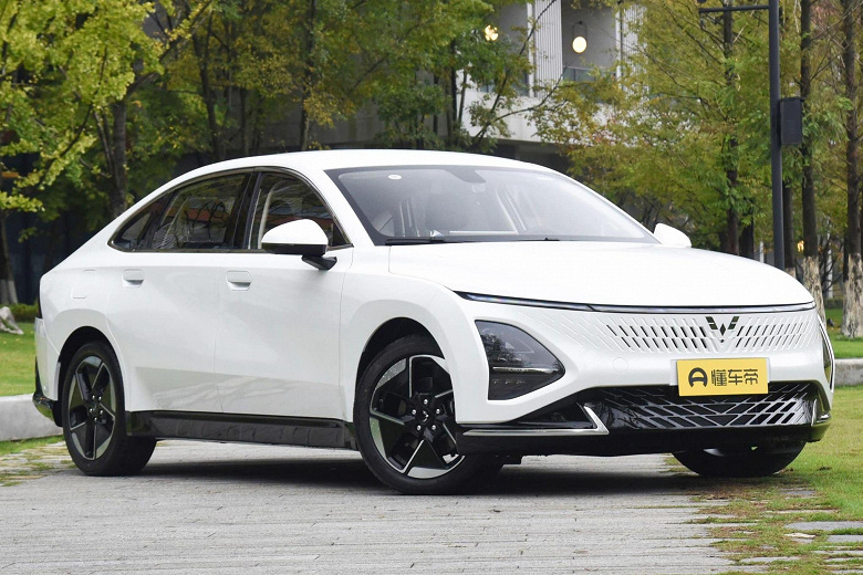 Бизнес-класс за $13 200 с запасом хода 1100 км и одноклассник Kia K5 — Wuling Starlight — поступит в продажу 6 декабря в Китае