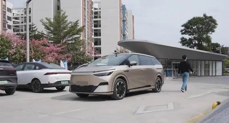Xpeng X9 показал возможности автопилота и парковщика в большом видеоролике