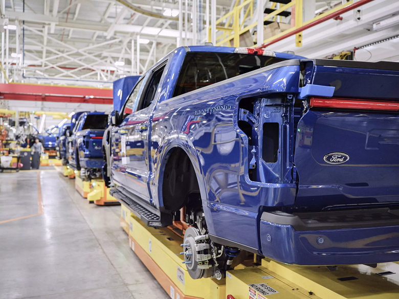 После того, как Ford урезала вдвое производство F-150 Lightning, поставщиков ждут проблемы