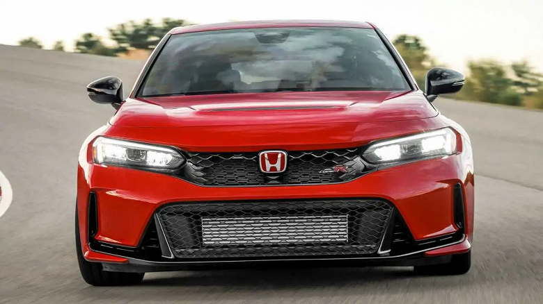 Honda Civic Type R 2024 подорожала почти на 2000 долларов, при этом в машину не добавили ничего нового