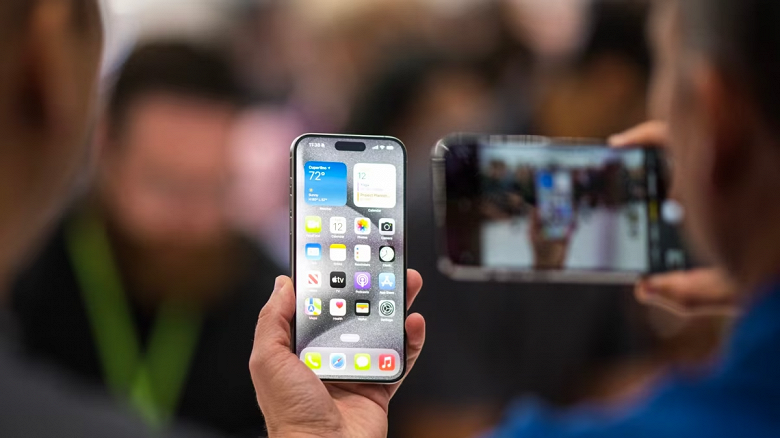«МегаФон»: «При перезагрузке iPhone и обновлении iOS служебные SMS не отправляются, а значит — деньги не списываются»