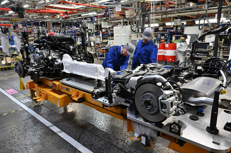 На российском заводе Peugeot-Citroёn возобновилось производство. Первая модель — кроссовер